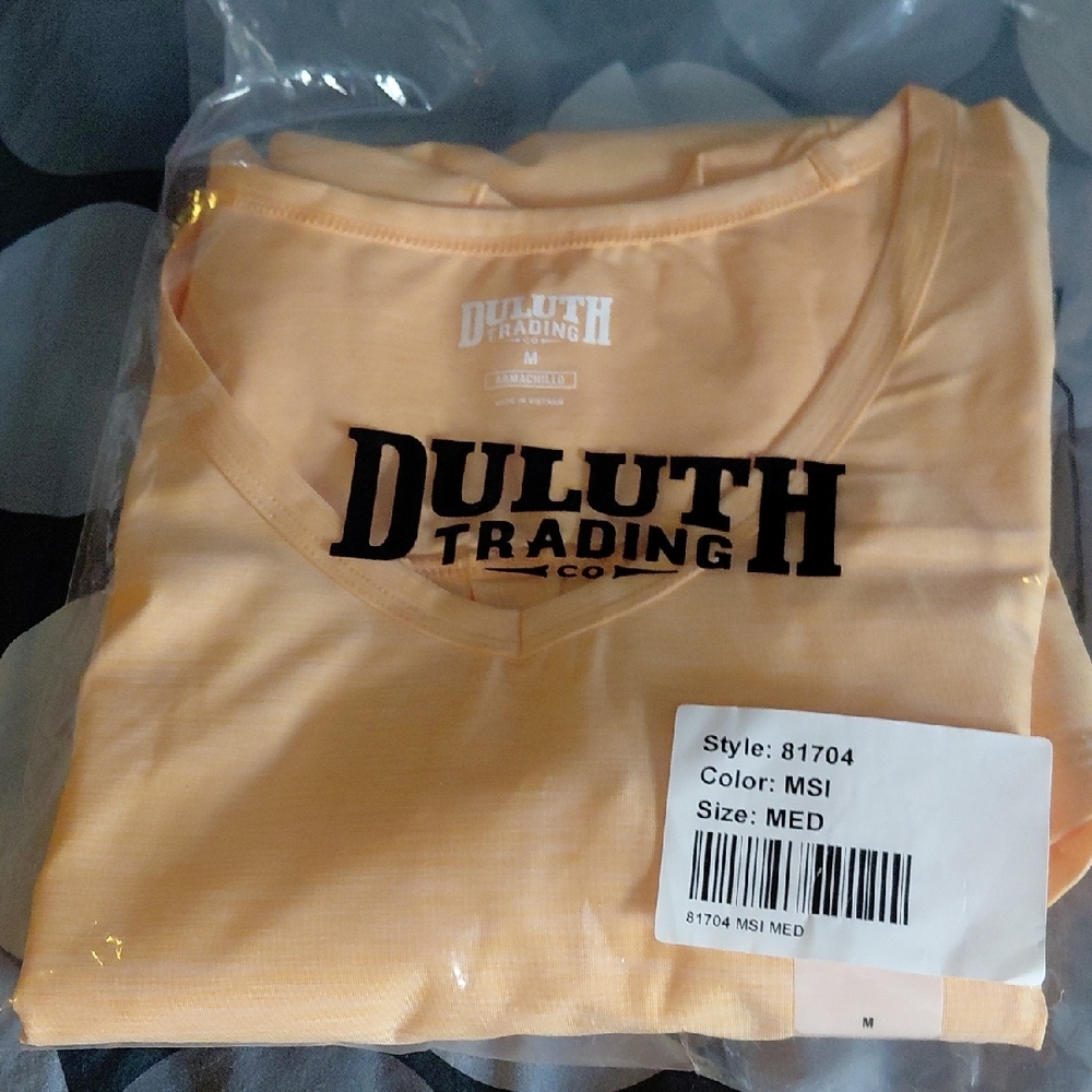 Duluth Trading Co Women's Peach/Orange Short Sleeve Tee - Picture 5 of 5